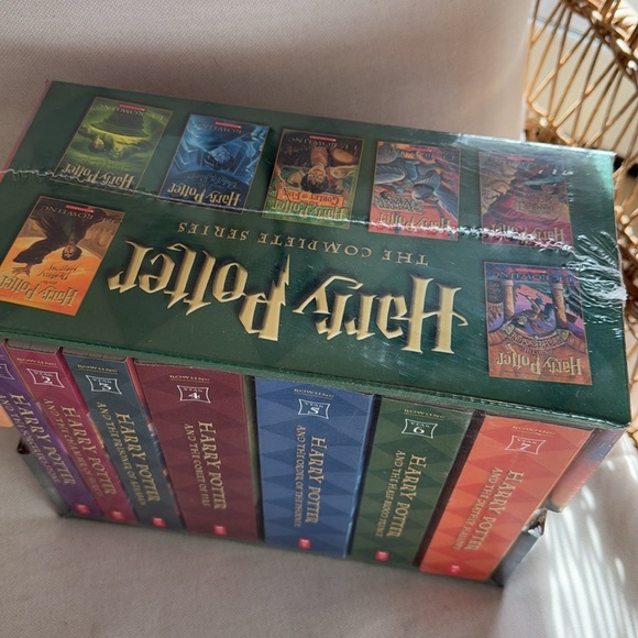 Harry Potter the complete series 1-7 box set book - Picture 2 of 6